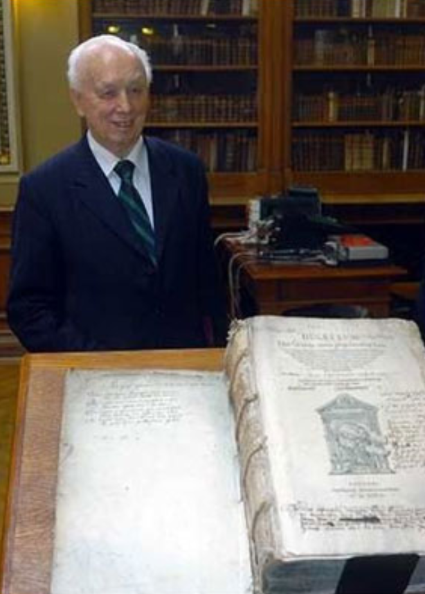 Első könyv-örökbefogadónk: Mádl Ferenc köztársasági elnök