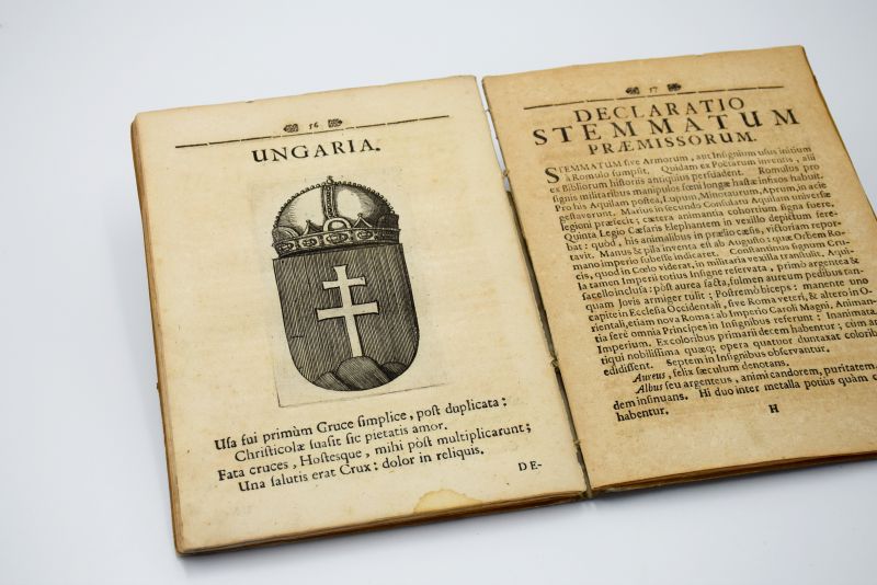 Vitezović egyik legfontosabb munkája a Stemmatographia, amely heraldikai témájú könyv